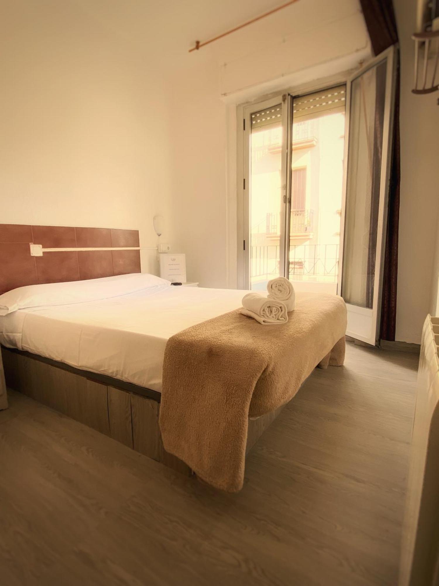 Latic Rooms Аликанте Екстериор снимка